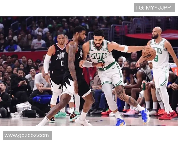 塔图姆再晒扣篮视频!恢复太快目标尽快复出 名嘴建议给他锁训练馆外面 塔图姆再晒扣篮视频!恢复太快目标尽快复出 名嘴建议给他锁训练馆外面