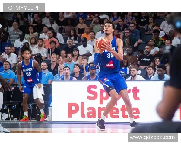 已经长到2米31?博班说得抬头仰望文班亚马,两位名记证实