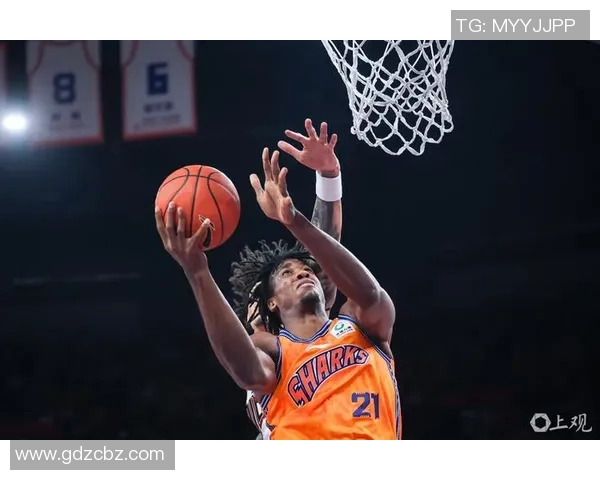 上海男篮揭幕战入场观众超万人 创造了上海体育馆男篮观赛新纪录