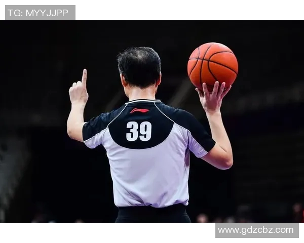 我错了？疑似错判点燃浙江总经理怒火，中国头号裁判惨遭前辈输出